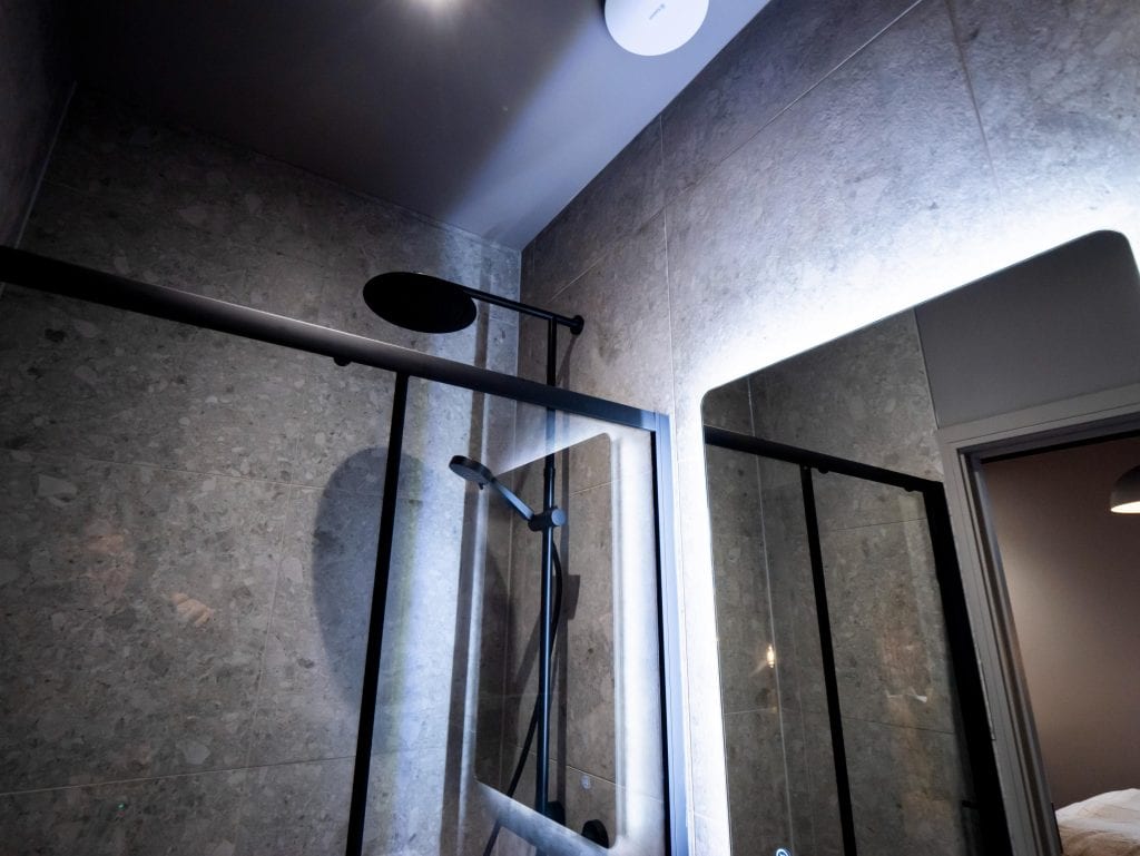 hmo bathroom lighting