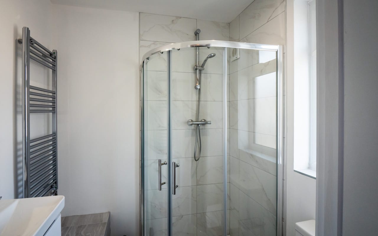 bathroom size requirements for hmos