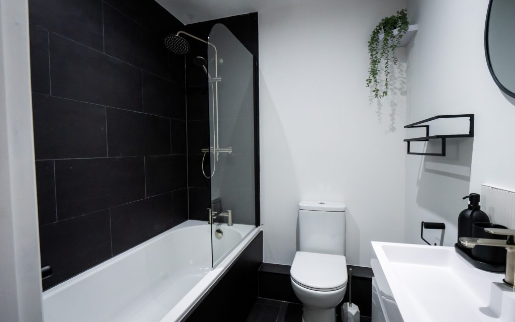 Functional Toilet Room Design by HMO Designers